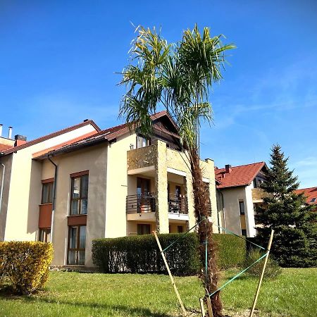 Luxus Golf Apartment Бік Екстер'єр фото
