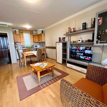 Luxus Golf Apartment Бік Екстер'єр фото