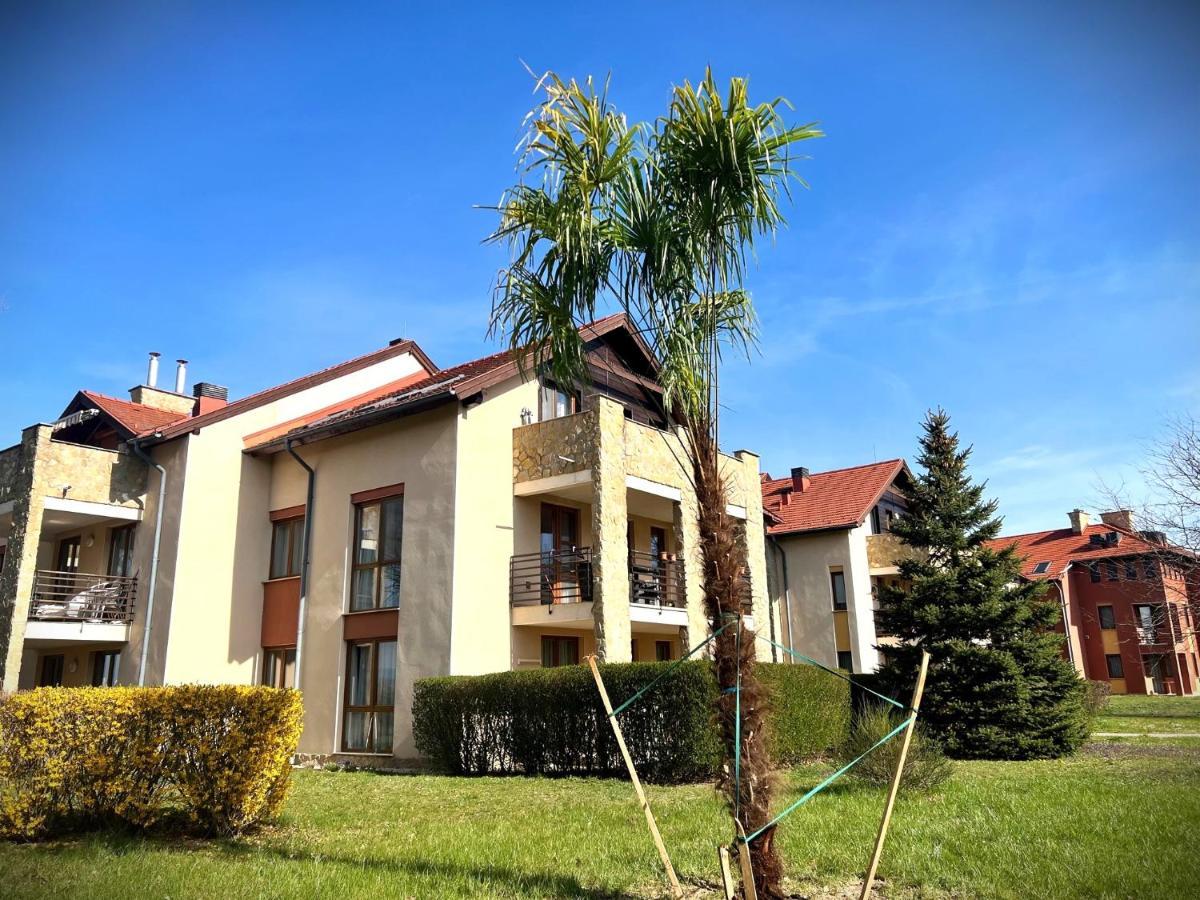 Luxus Golf Apartment Бік Екстер'єр фото