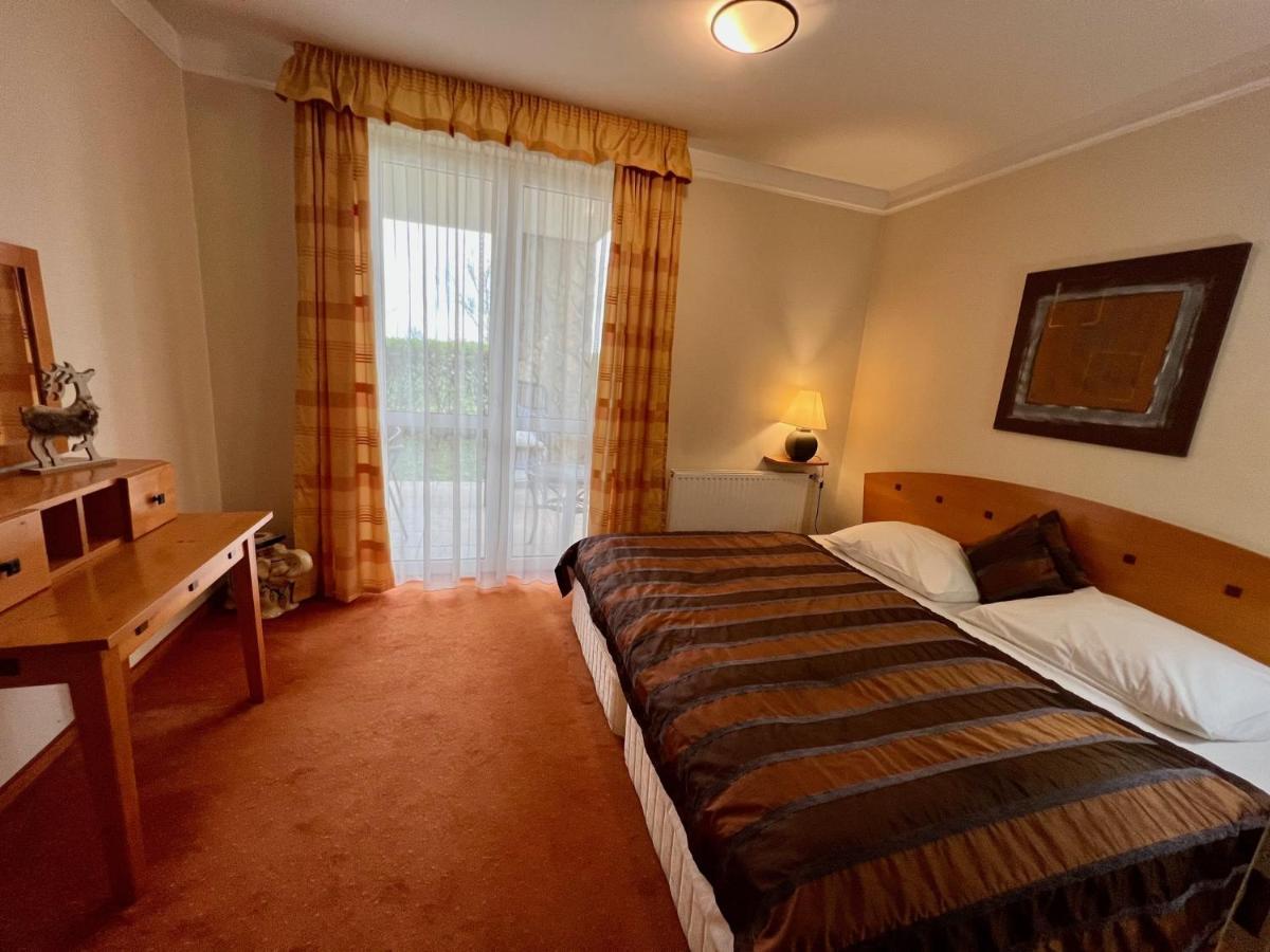 Luxus Golf Apartment Бік Екстер'єр фото