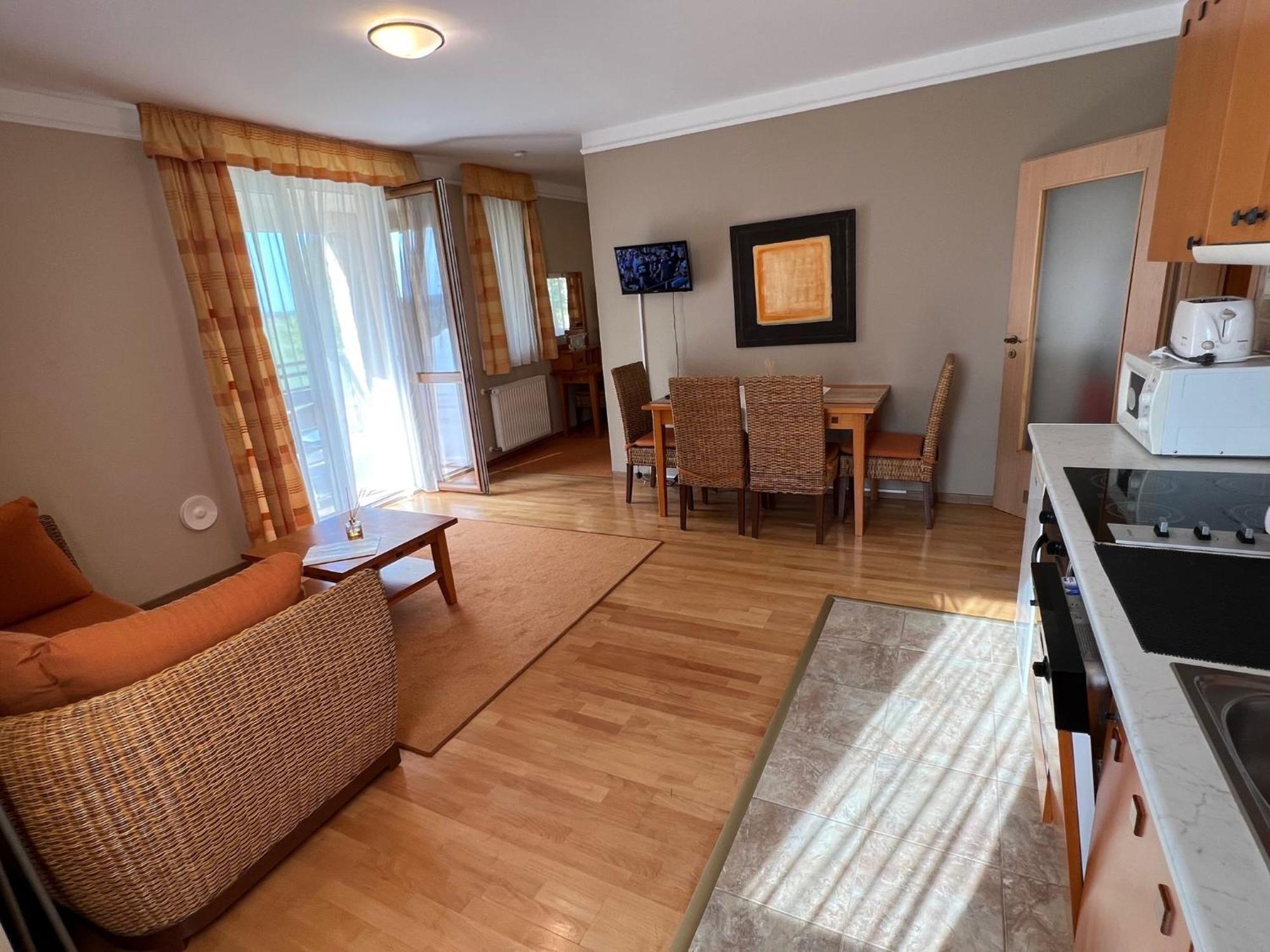 Luxus Golf Apartment Бік Екстер'єр фото