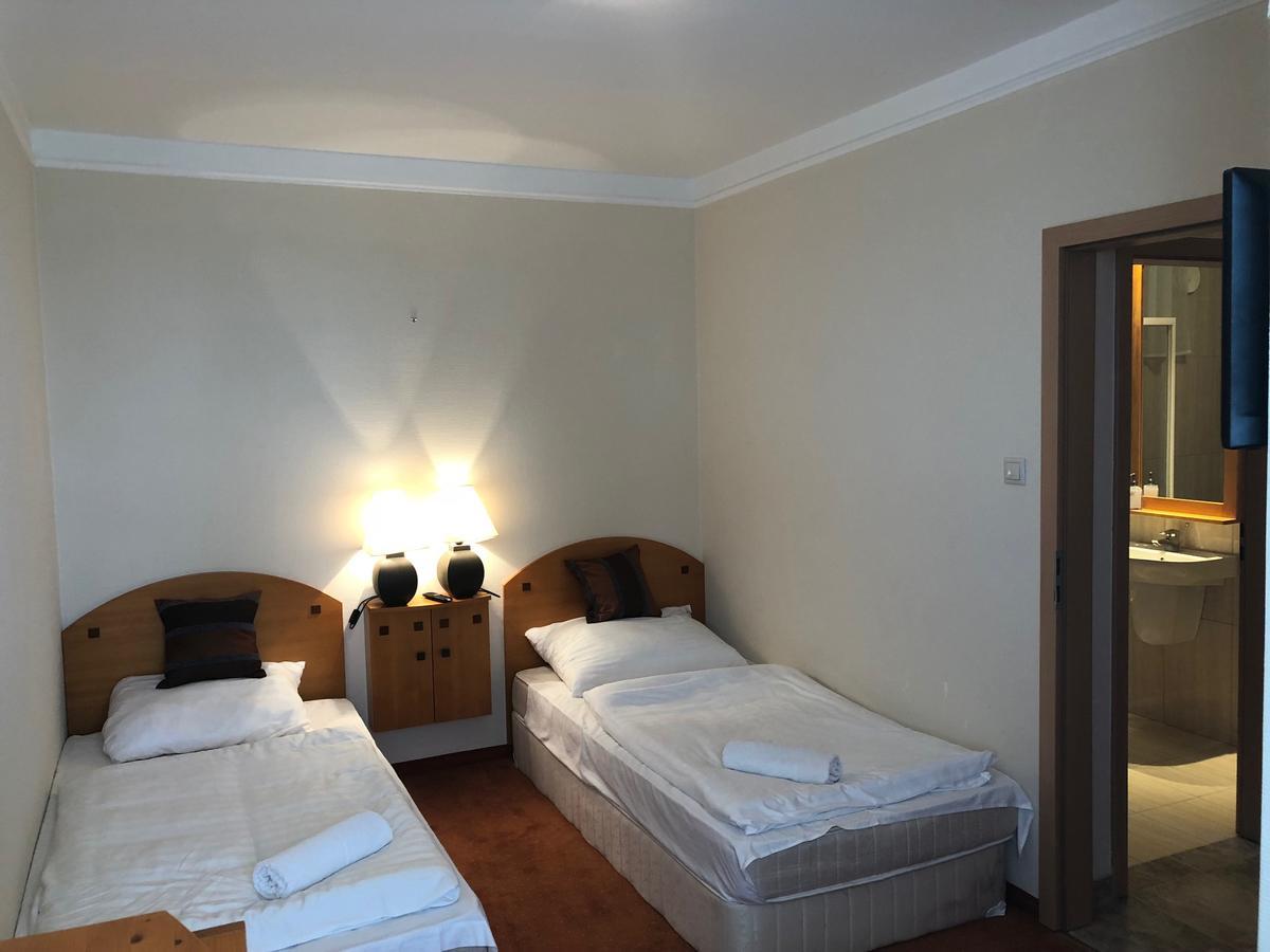 Luxus Golf Apartment Бік Екстер'єр фото
