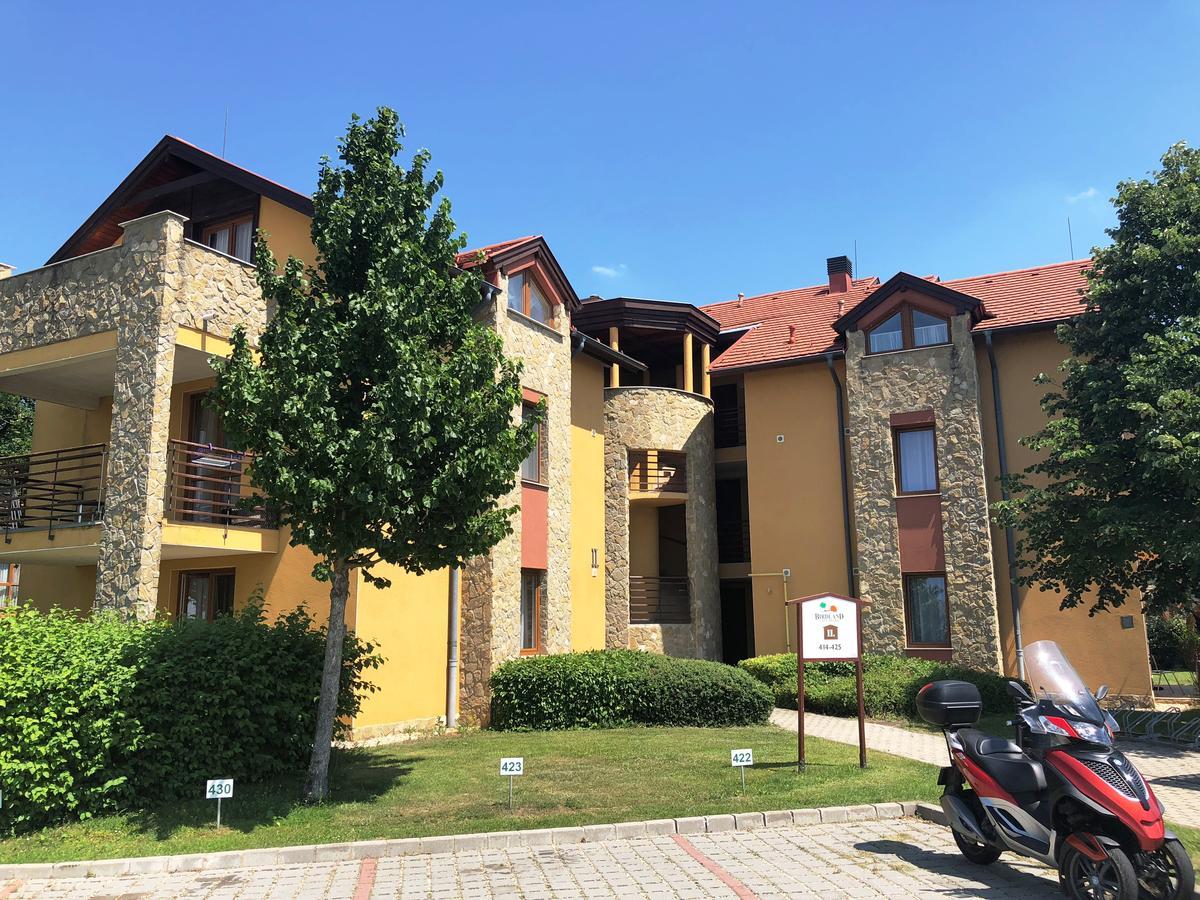 Luxus Golf Apartment Бік Екстер'єр фото